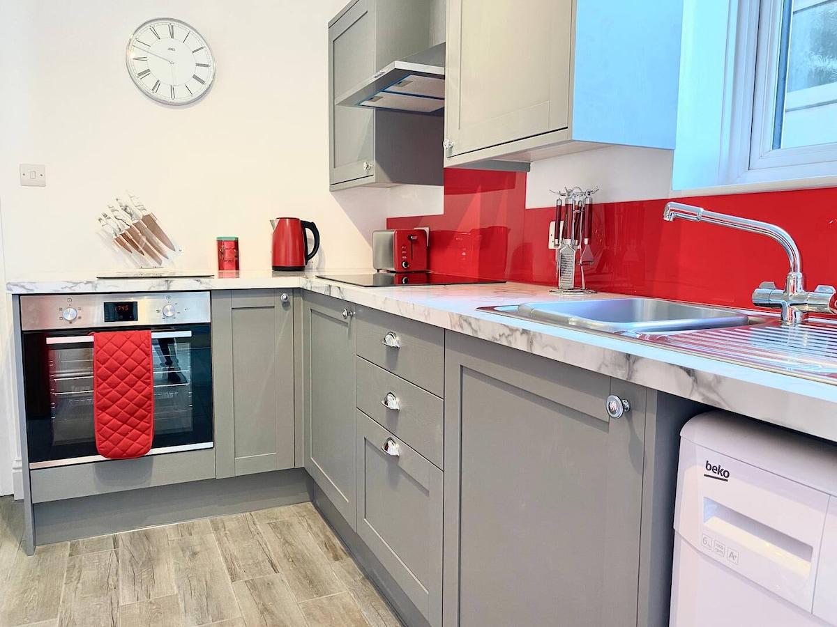 Truro Ground Floor Retreat: Accessible City Apt4